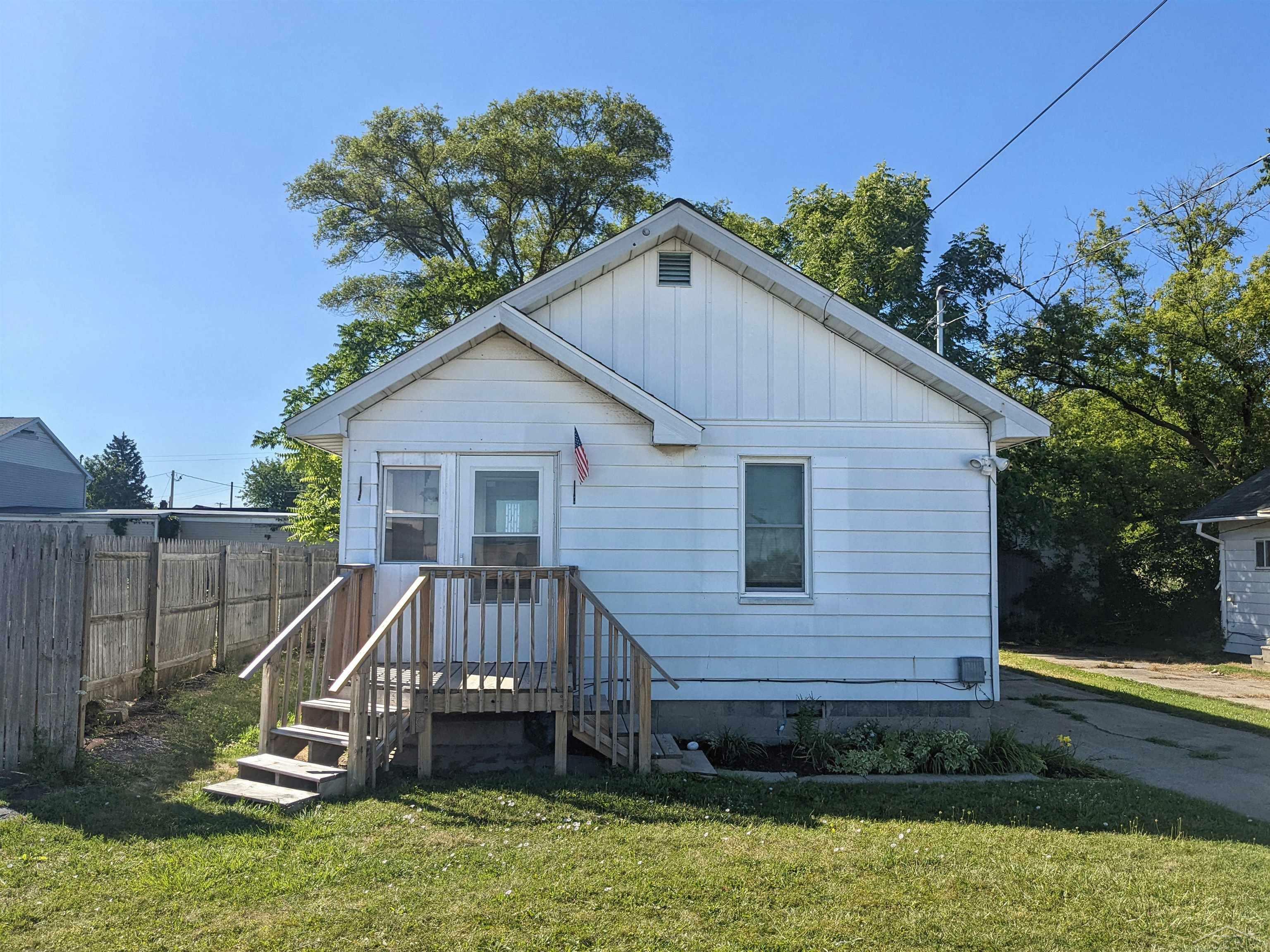 Property Photo:  2318 Farmer Street  MI 48601 