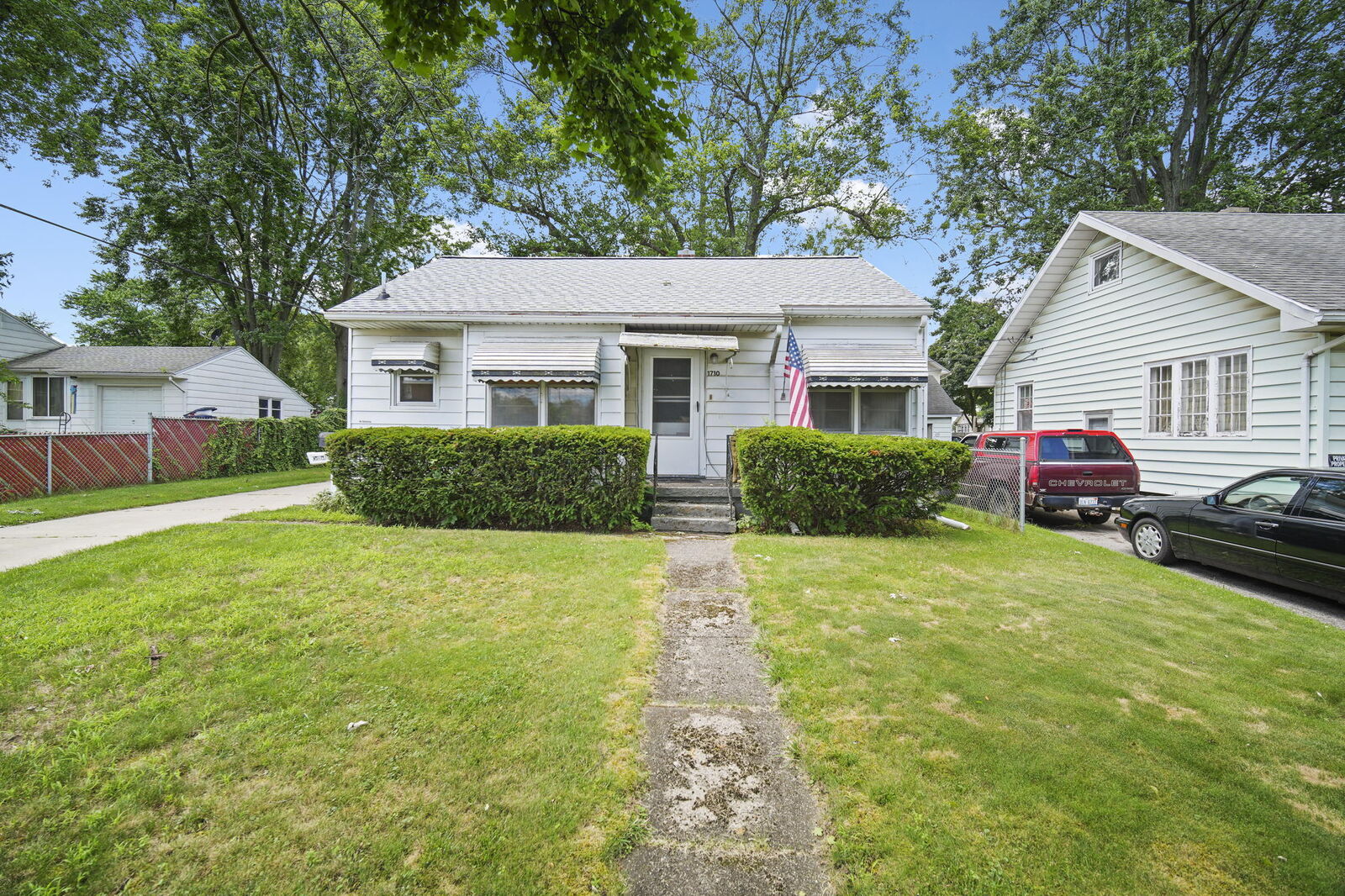 Property Photo:  1710 Lansing Avenue  MI 49202 