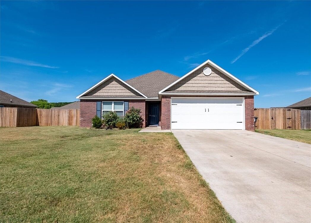 Property Photo: 1136 River Oak Street AR 72727