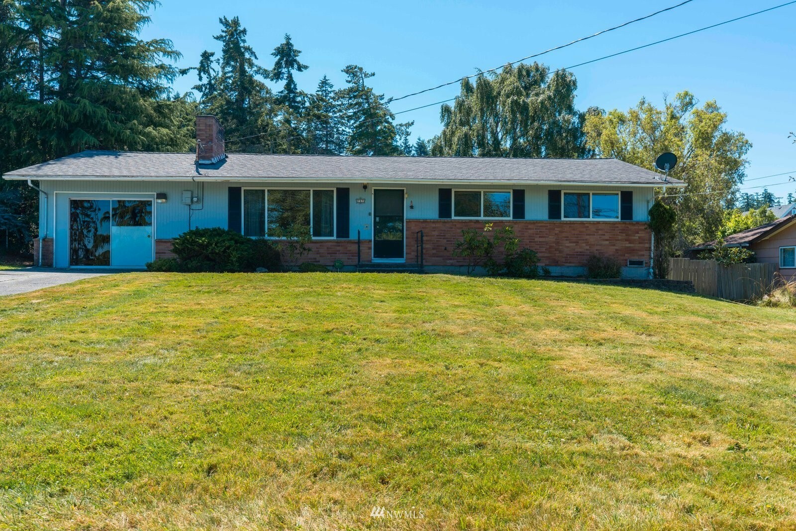 Property Photo:  707 NE 6th  WA 98239 