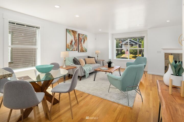 Property Photo: 1214 A 6th Avenue N WA 98109