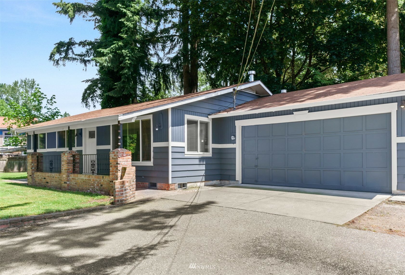 Property Photo:  1927 Jefferson Way  WA 98087 