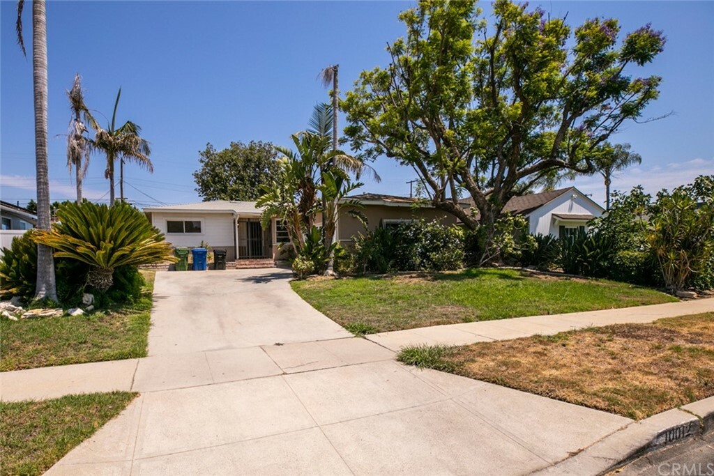 Property Photo:  10012 Memory Park Avenue  CA 91345 