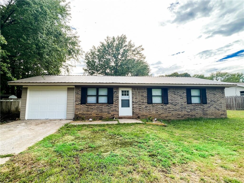 Property Photo:  103 Barbara Street  AR 72730 