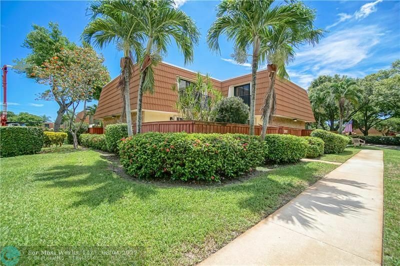 Property Photo:  2887 Waterford Dr  FL 33442 