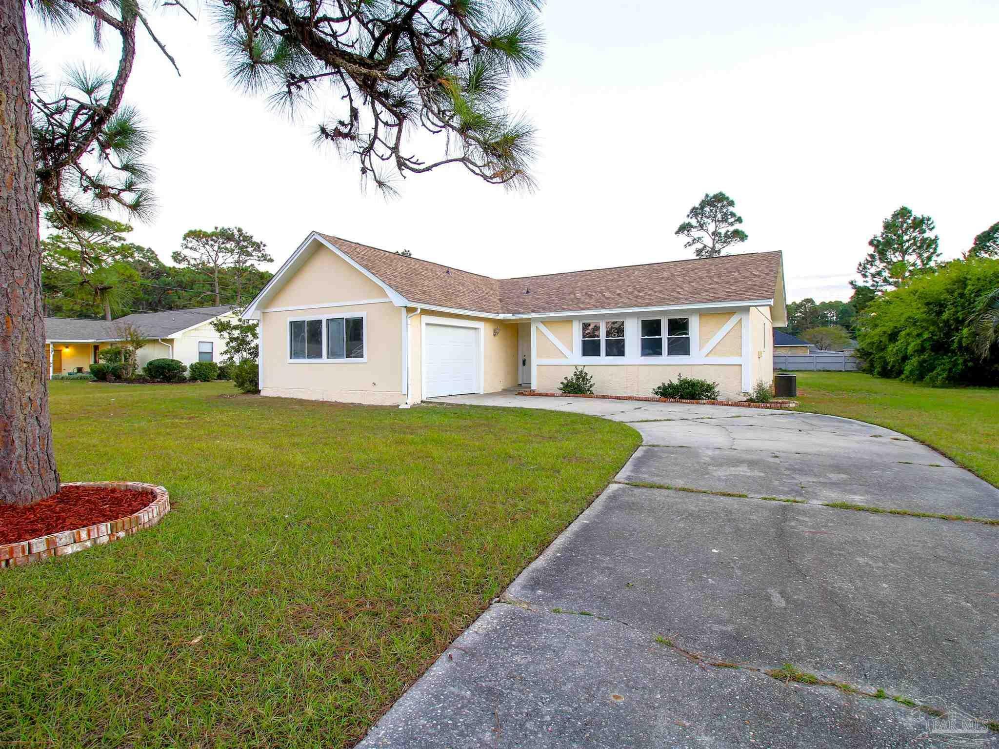 Property Photo: 6915 Liberty St FL 32566