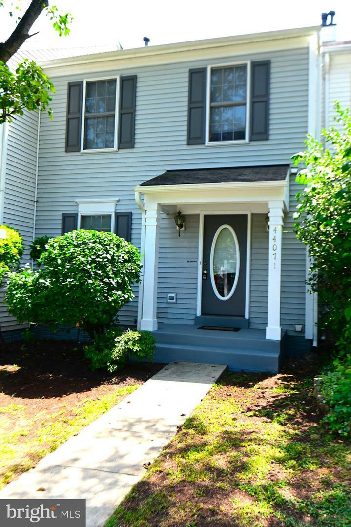 Property Photo:  44071 Tippecanoe Terrace  VA 20147 