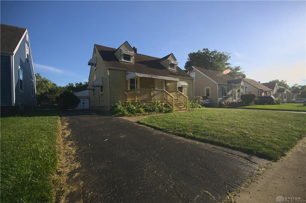 Property Photo: 1122 E Lindsey Avenue OH 45342