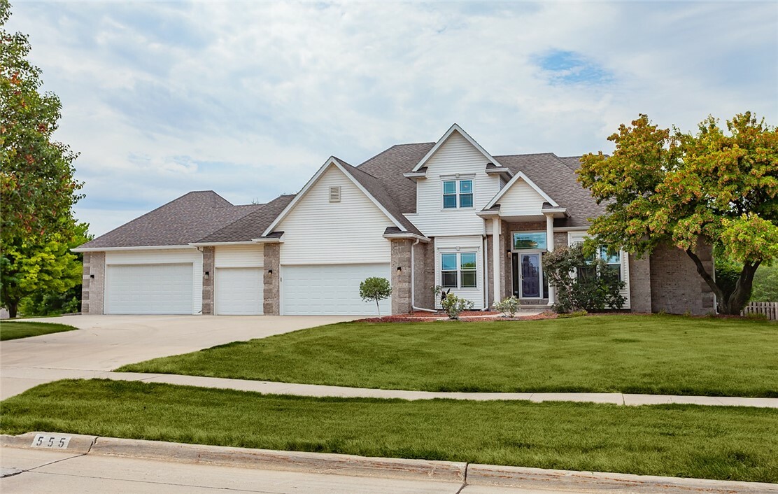 Property Photo:  555 SE Westwoods Drive  IA 50263 