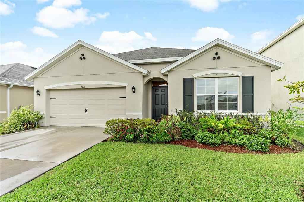 Property Photo: 5013 Blue Willow Way FL 34221