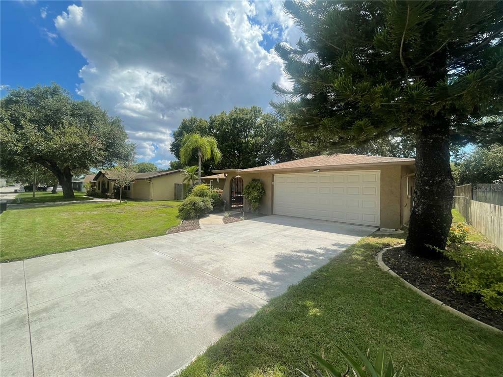 Property Photo:  8727 Robilina Road  FL 34668 