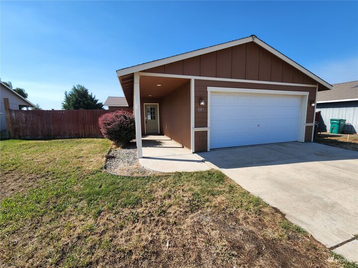 Property Photo:  504 E Countryside Avenue  WA 98926 
