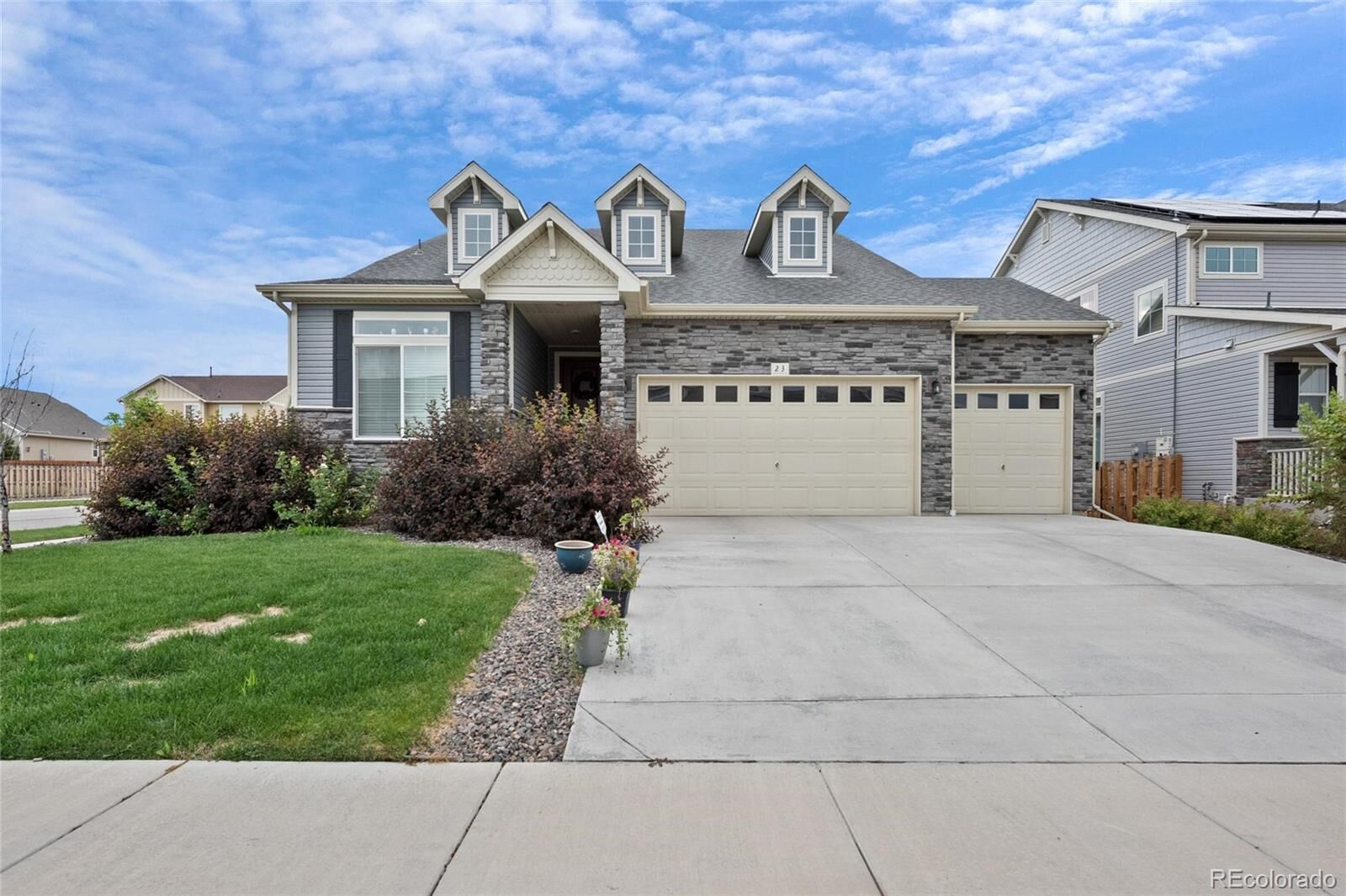 Property Photo: 23 N Newcastle Way CO 80018