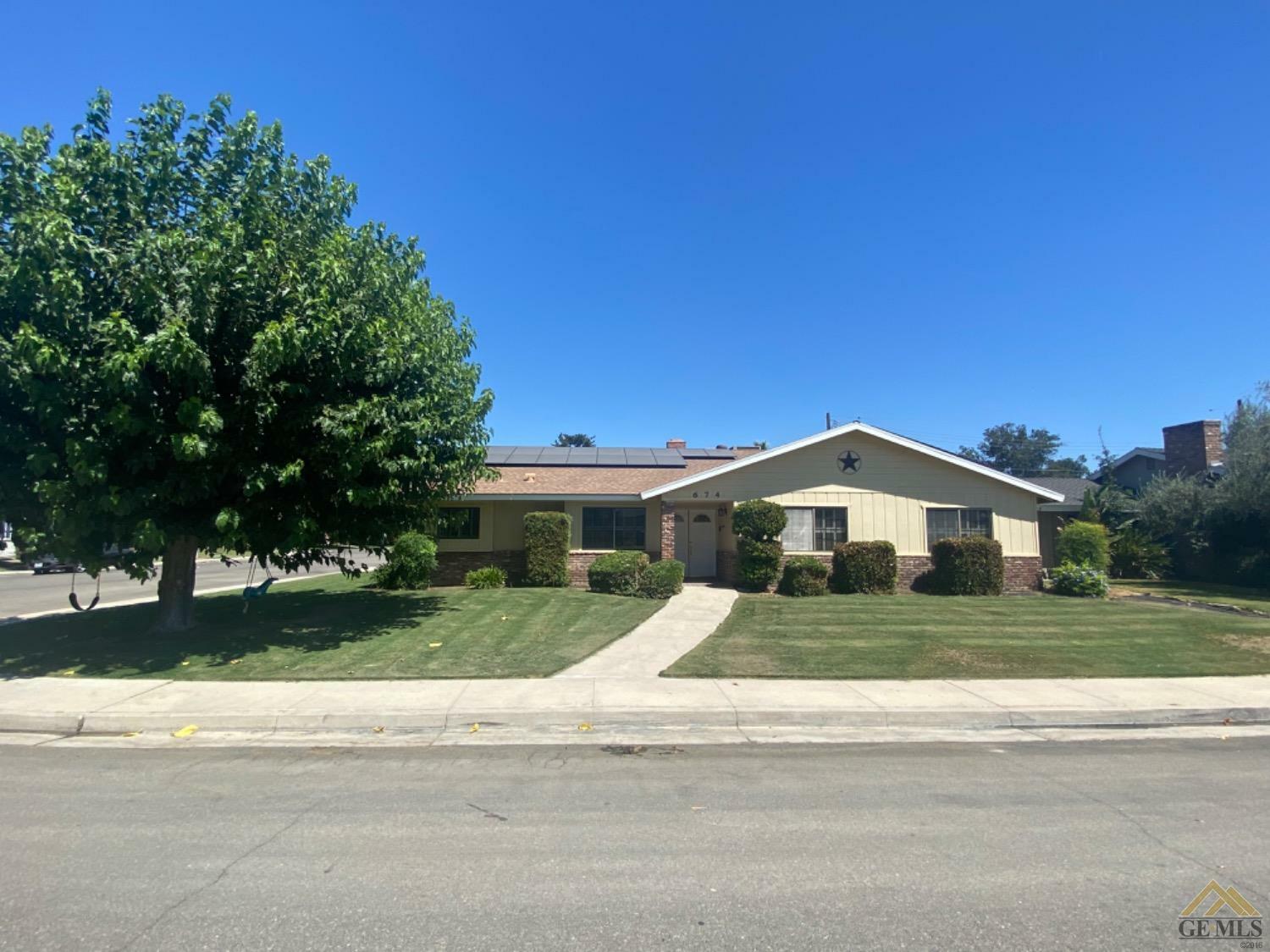 Property Photo:  674 Hofman Drive  CA 93263 