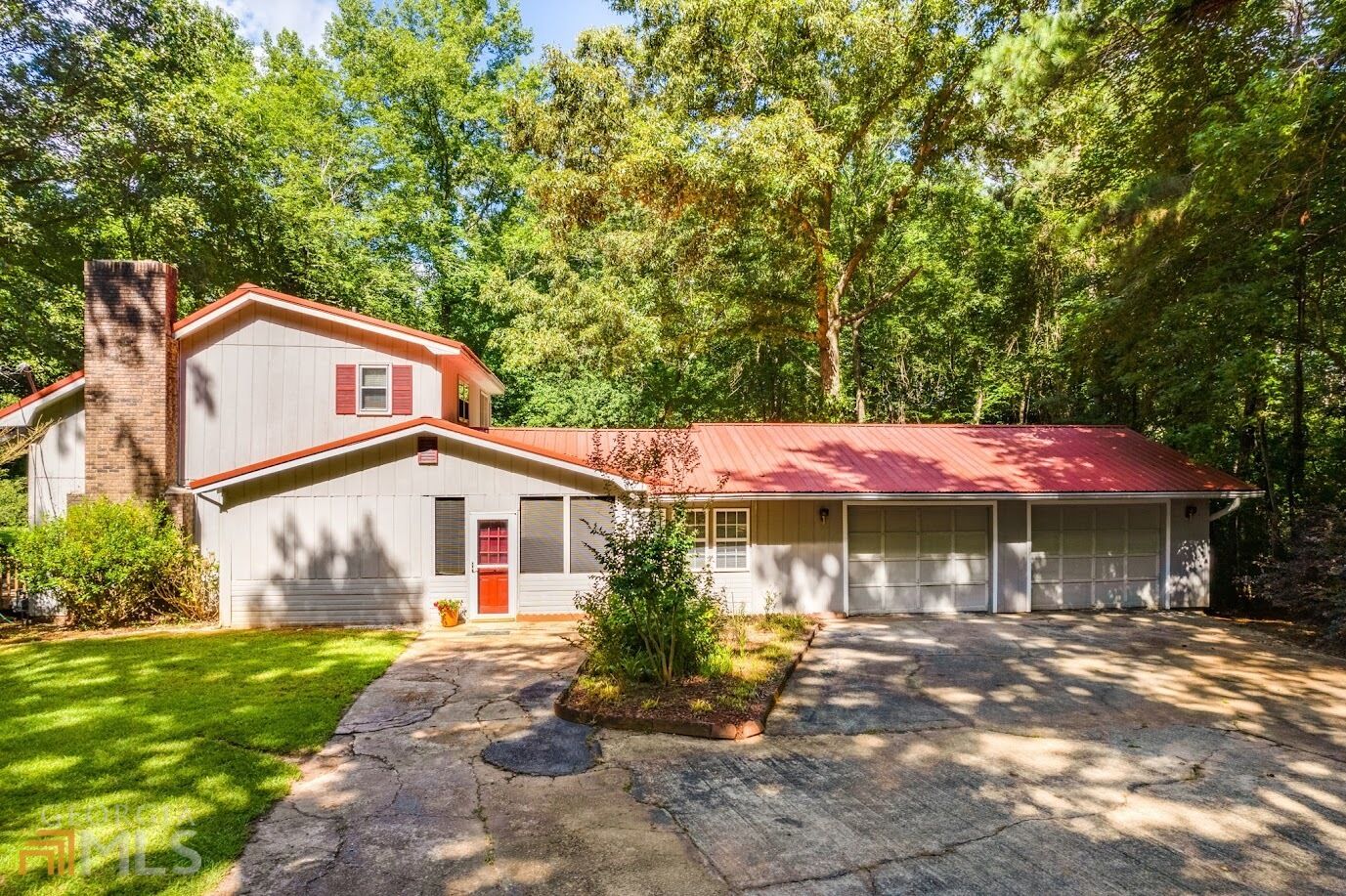 Property Photo:  150 W Lake Drive  GA 30117 