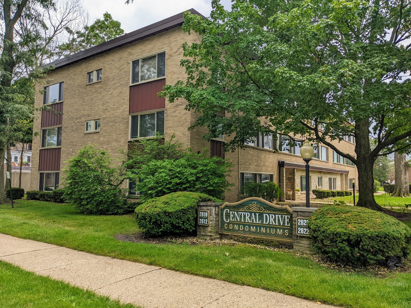 Property Photo:  2610 Central Drive 2S  IL 60422 