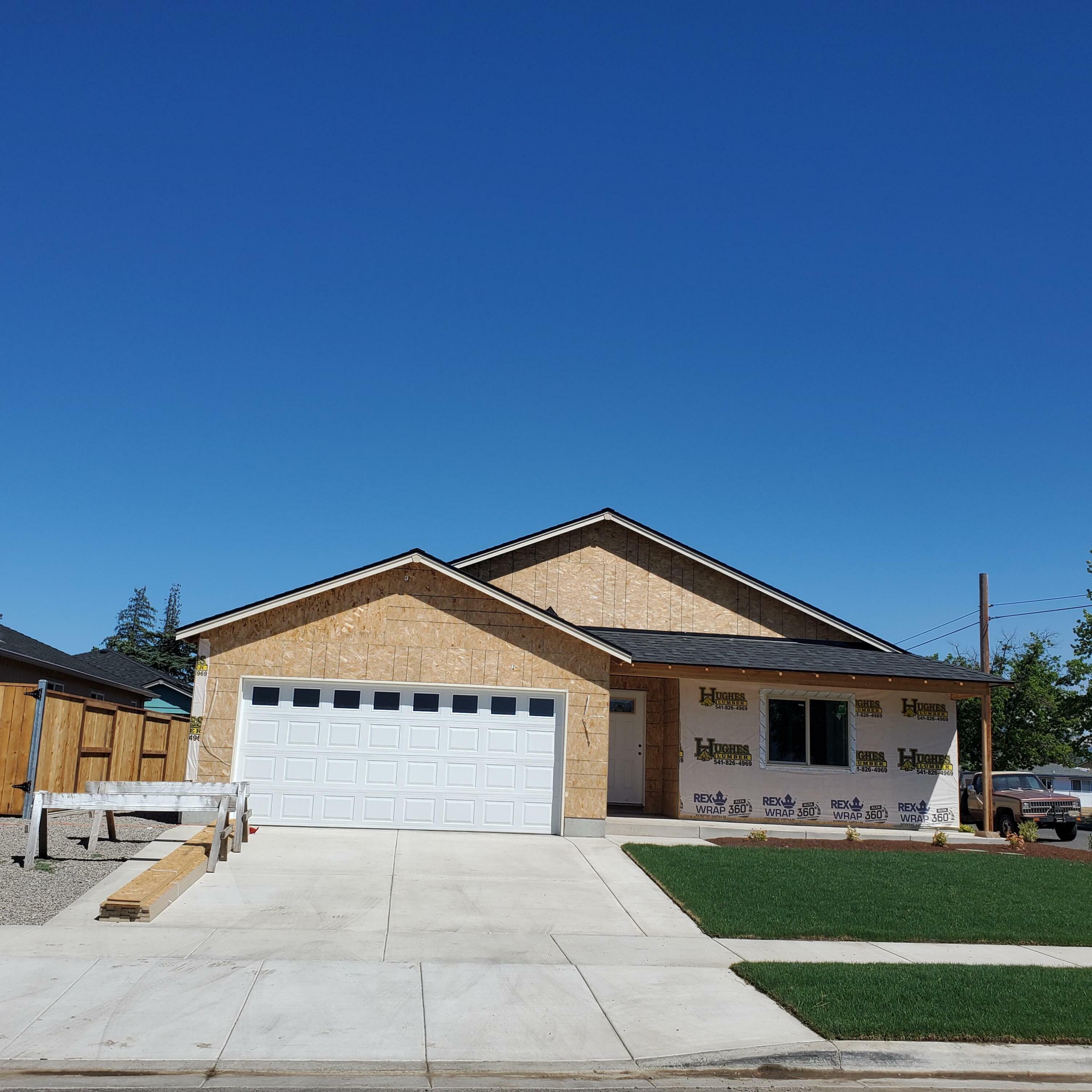 Property Photo:  2804 Orrin Drive  OR 97501 