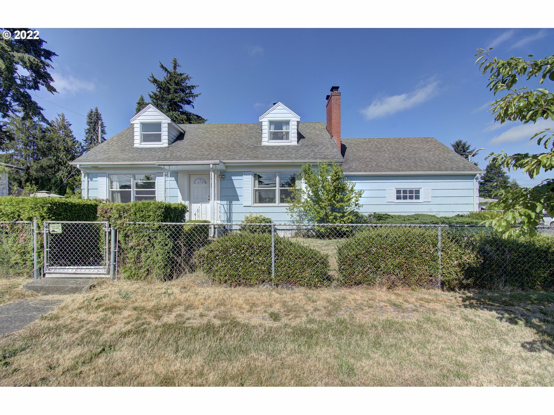 Property Photo:  835 SE 130th Ave  OR 97233 