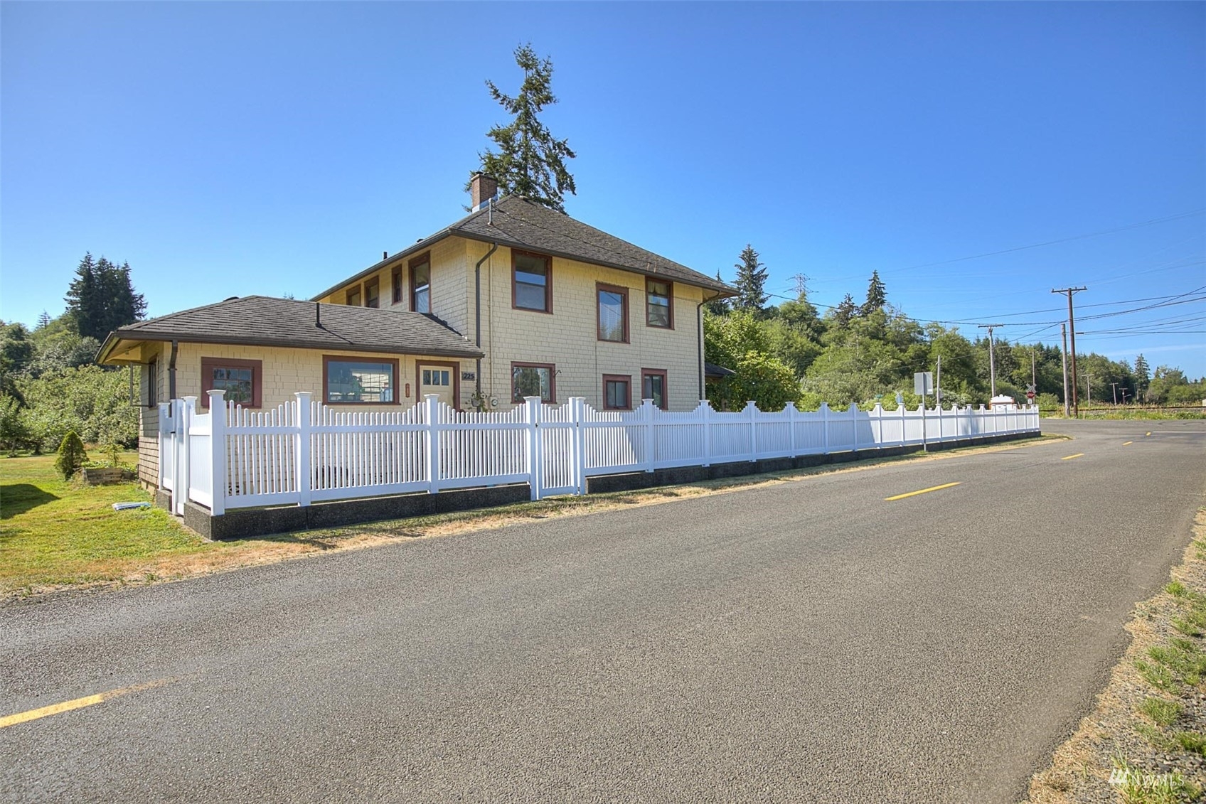 Property Photo:  225 Devonshire Road  WA 98563 