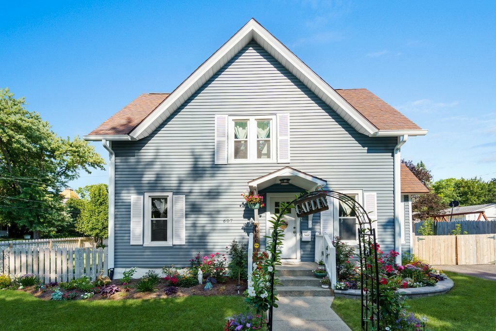 Property Photo: 607 4th Street IL 60033