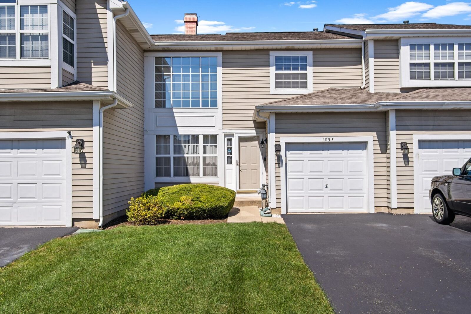 Property Photo: 1257 Dunamon Drive IL 60103