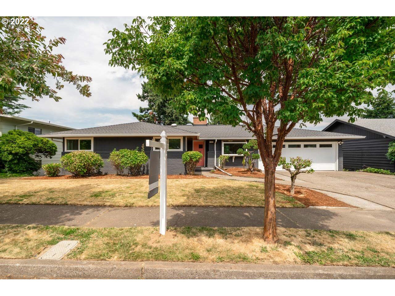 Property Photo:  13207 NE Fremont St  OR 97230 