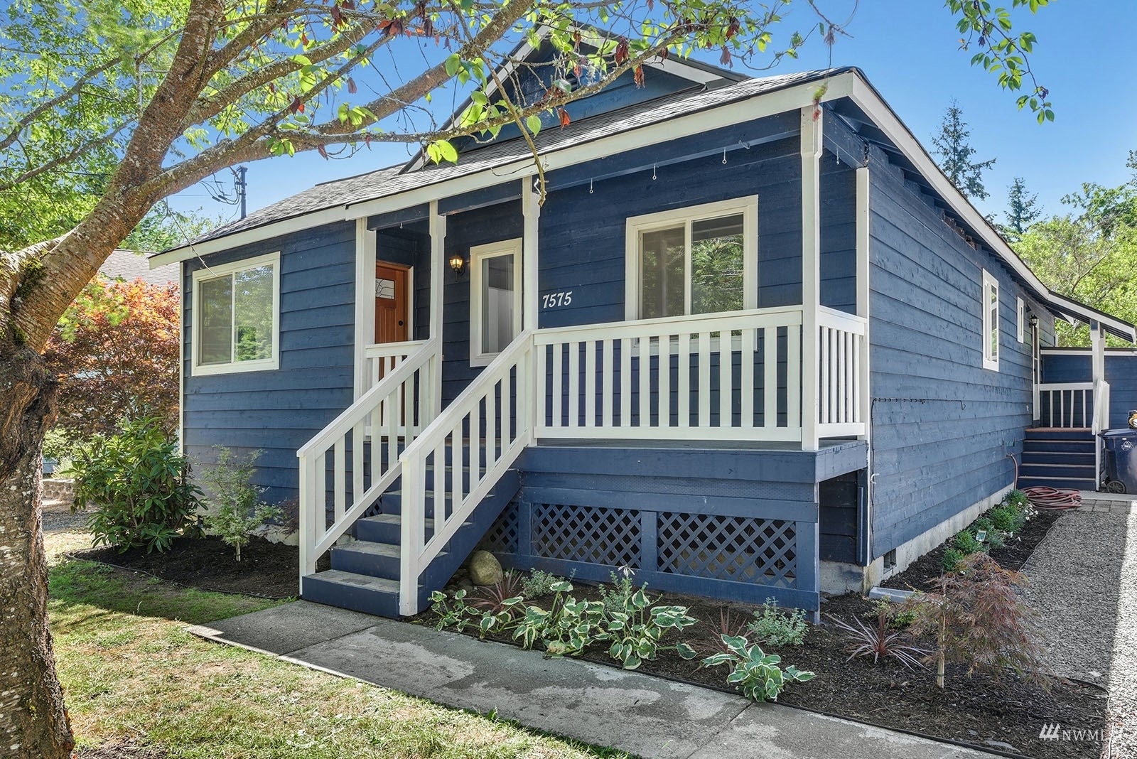 Property Photo:  7575 Railroad Place SE  WA 98065 