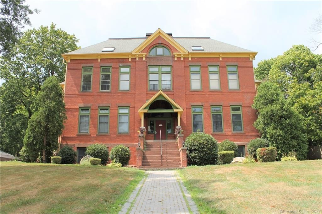 Property Photo:  58 Woodley Court 9  CT 06450 