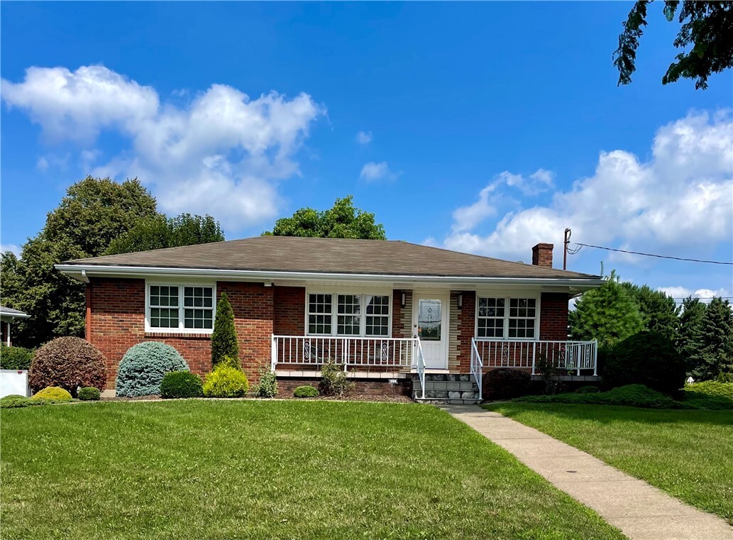 Property Photo: 204 Parkwyn Drive PA 15037