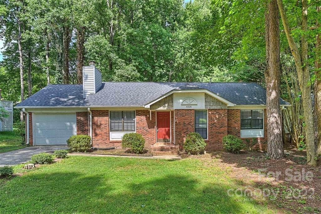 Property Photo:  6326 Round Hill Road  NC 28211 