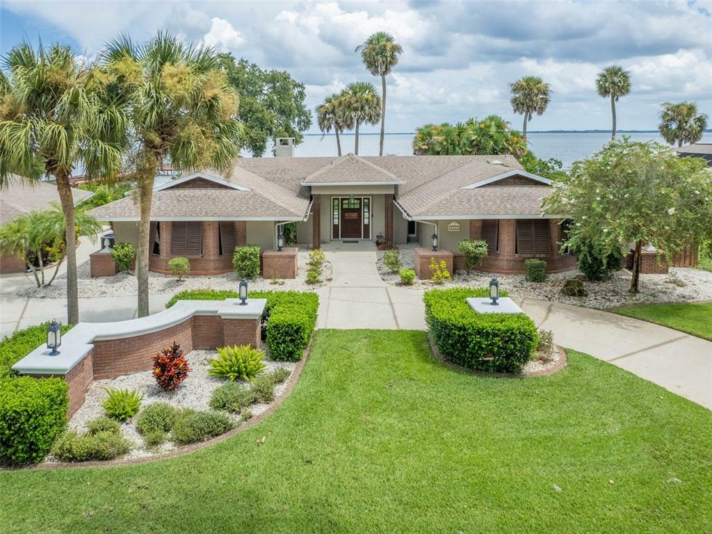 Property Photo: 8035 Lakeside Drive FL 34797