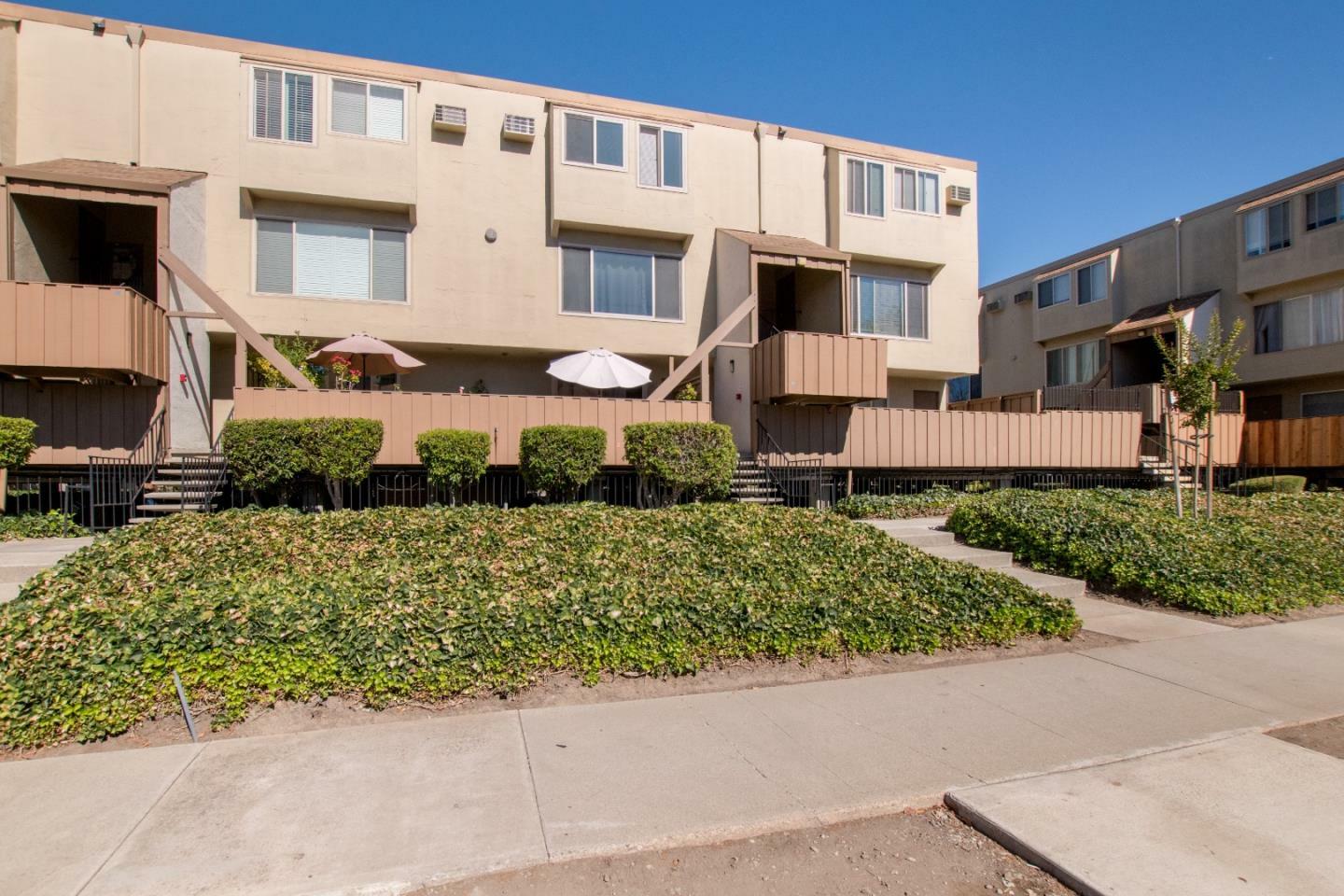 Property Photo: 410 Auburn Way 42 CA 95129