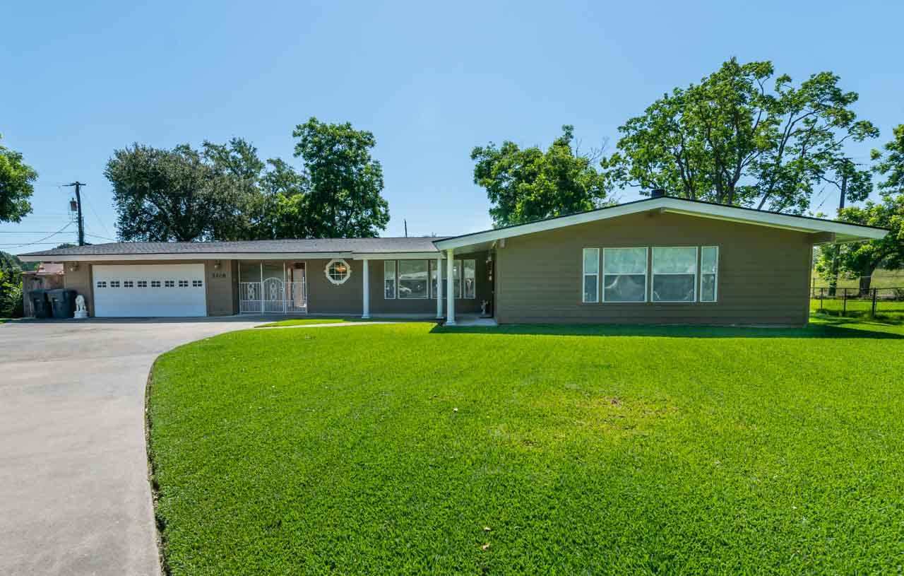 Property Photo:  5408 W Groves Circle  TX 77619 