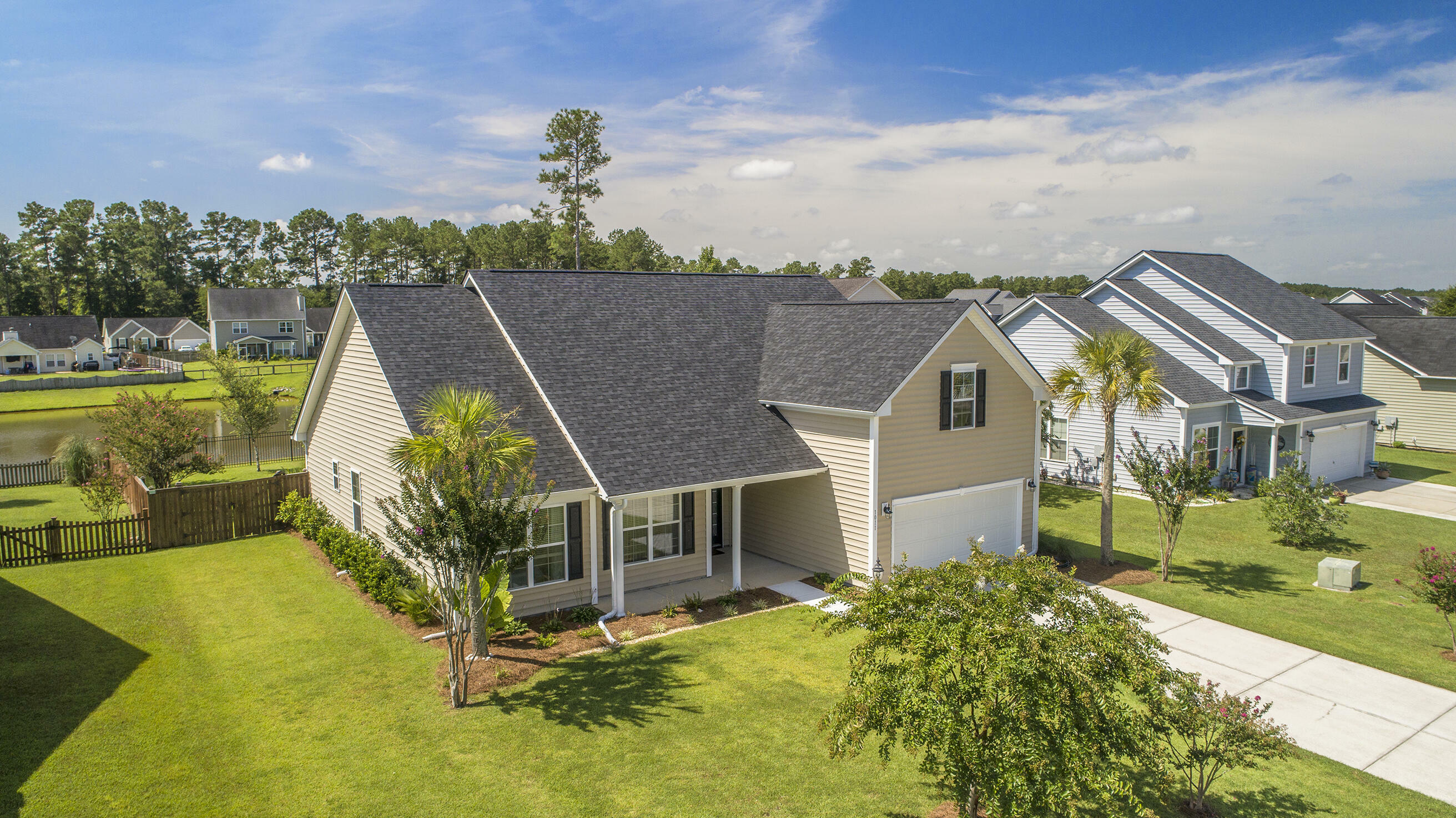 Property Photo: 1011 Bridlewood Farms Parkway SC 29472