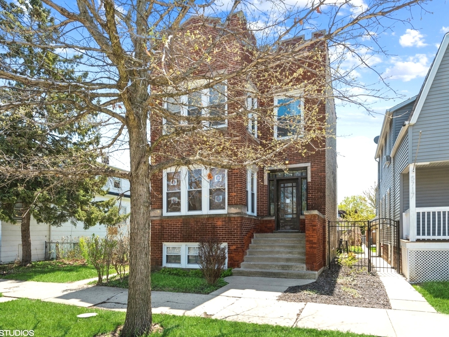 Property Photo: 5713 W Giddings Street IL 60630