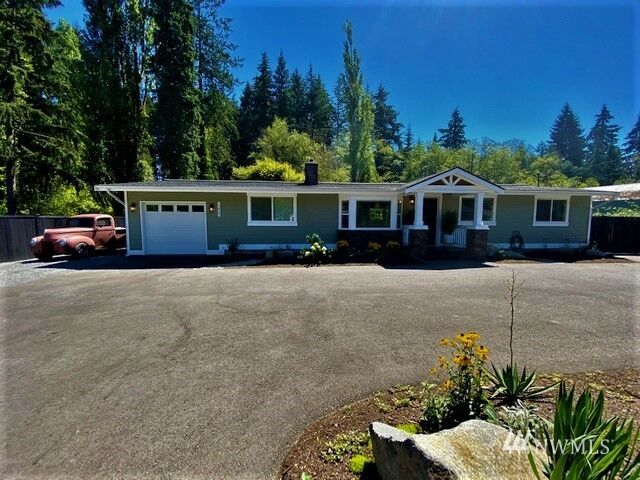 Property Photo:  13903 Manor Way  WA 98087 