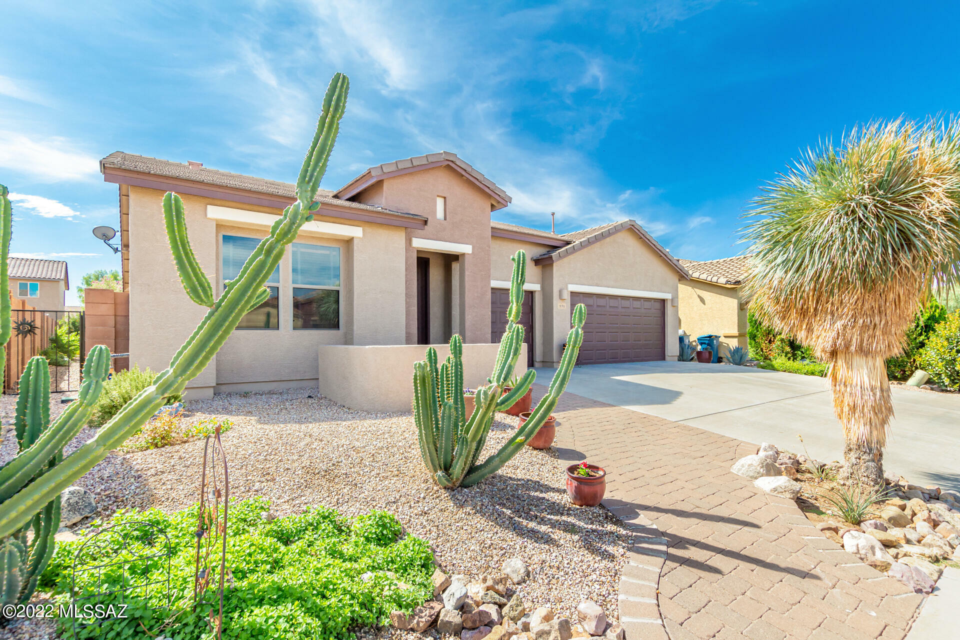 Property Photo:  996 E Empire Canyon Lane  AZ 85629 