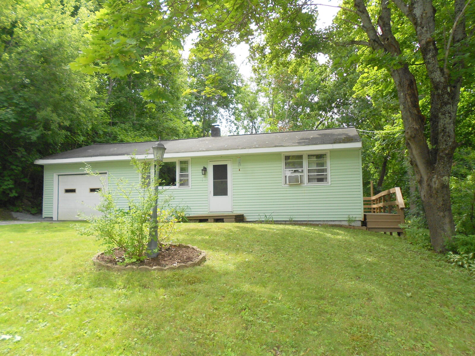 Property Photo:  19 King'S Court  ME 04412 