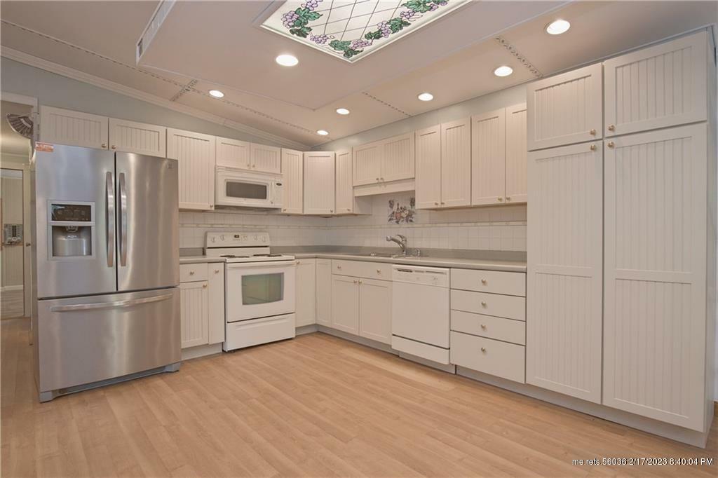 Property Photo:  5 Blueberry Avenue  ME 04072 