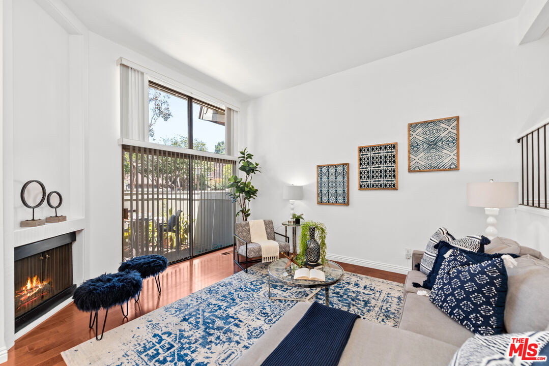 Property Photo:  4318   Glencoe Ave 6  CA 90292 