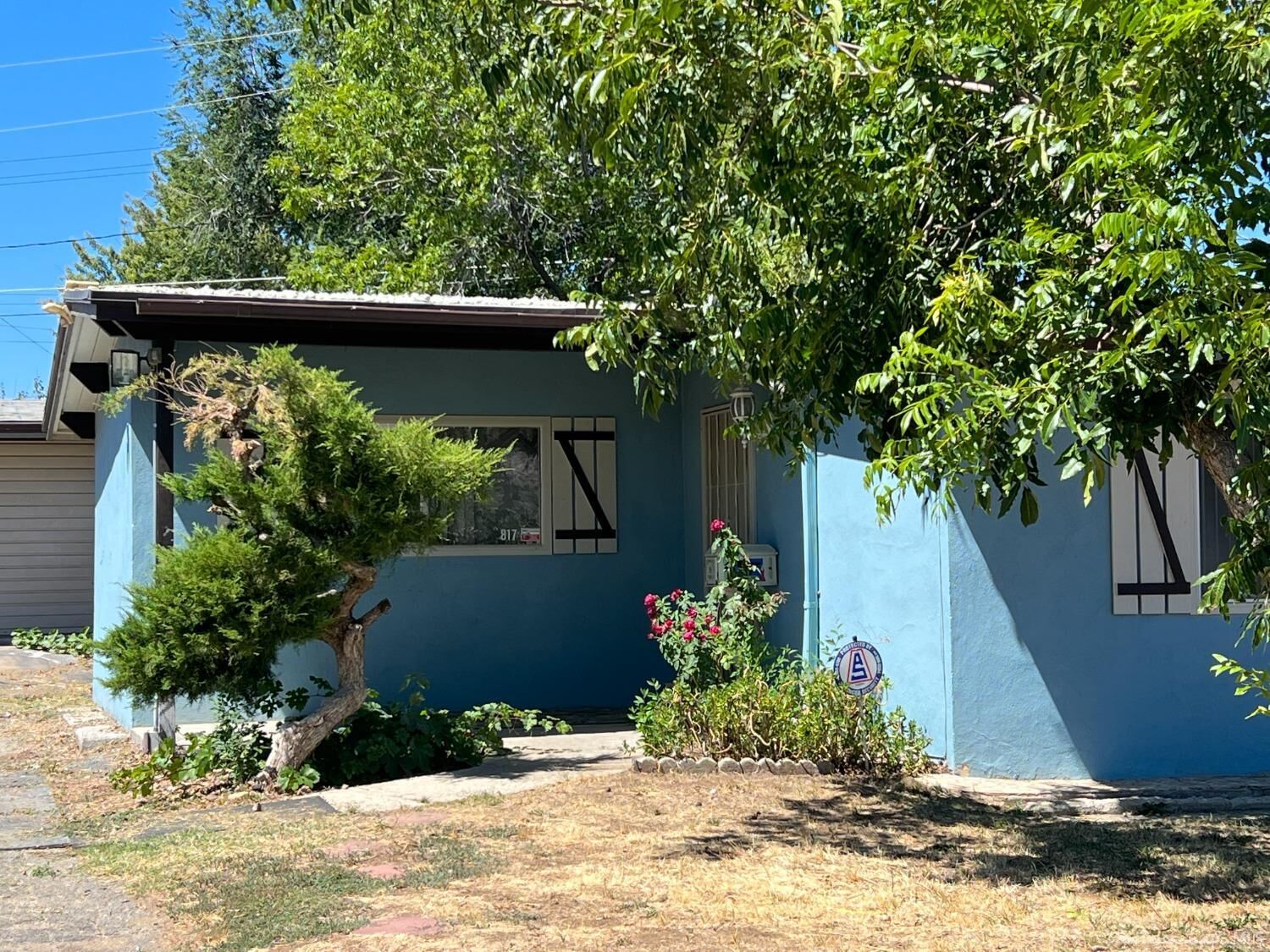 Property Photo:  817 Beech Street  CA 93561 