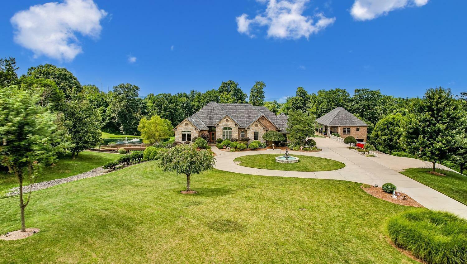 Property Photo: 2500 Shaker Village Dr OH 45052