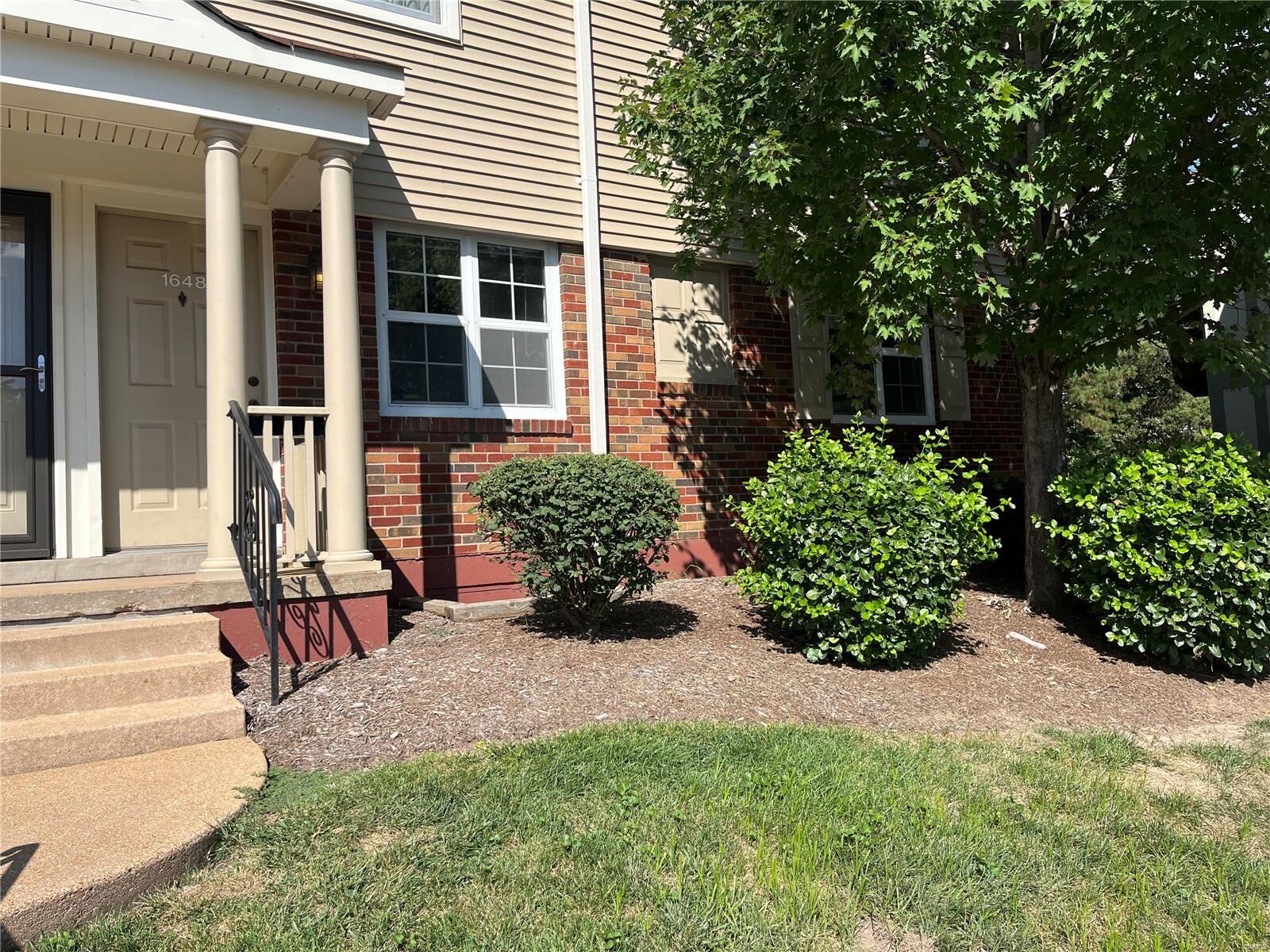 Property Photo: 1648 E Swan Circle MO 63144
