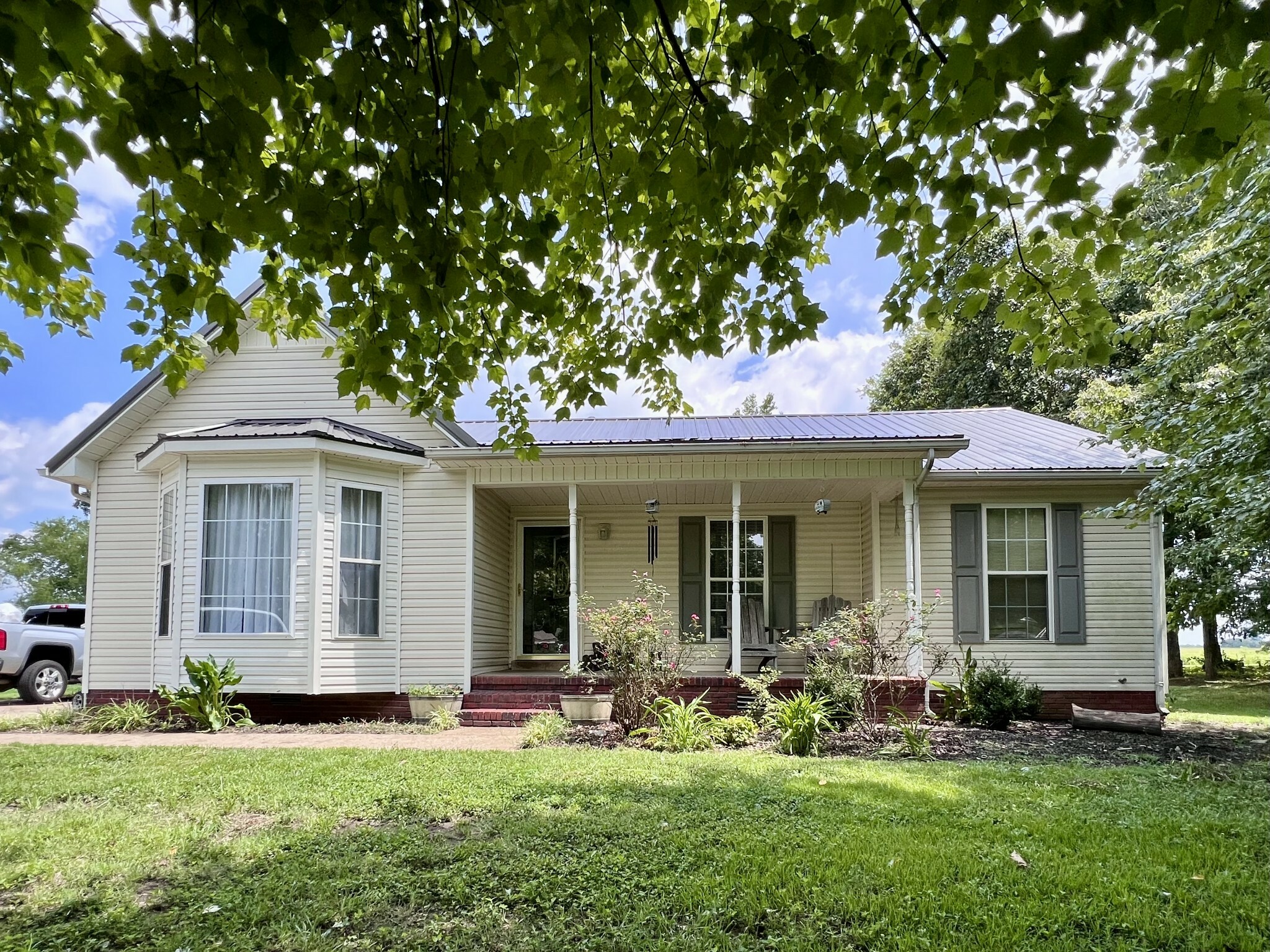 Property Photo:  110 E Laurel Dr  TN 38464 