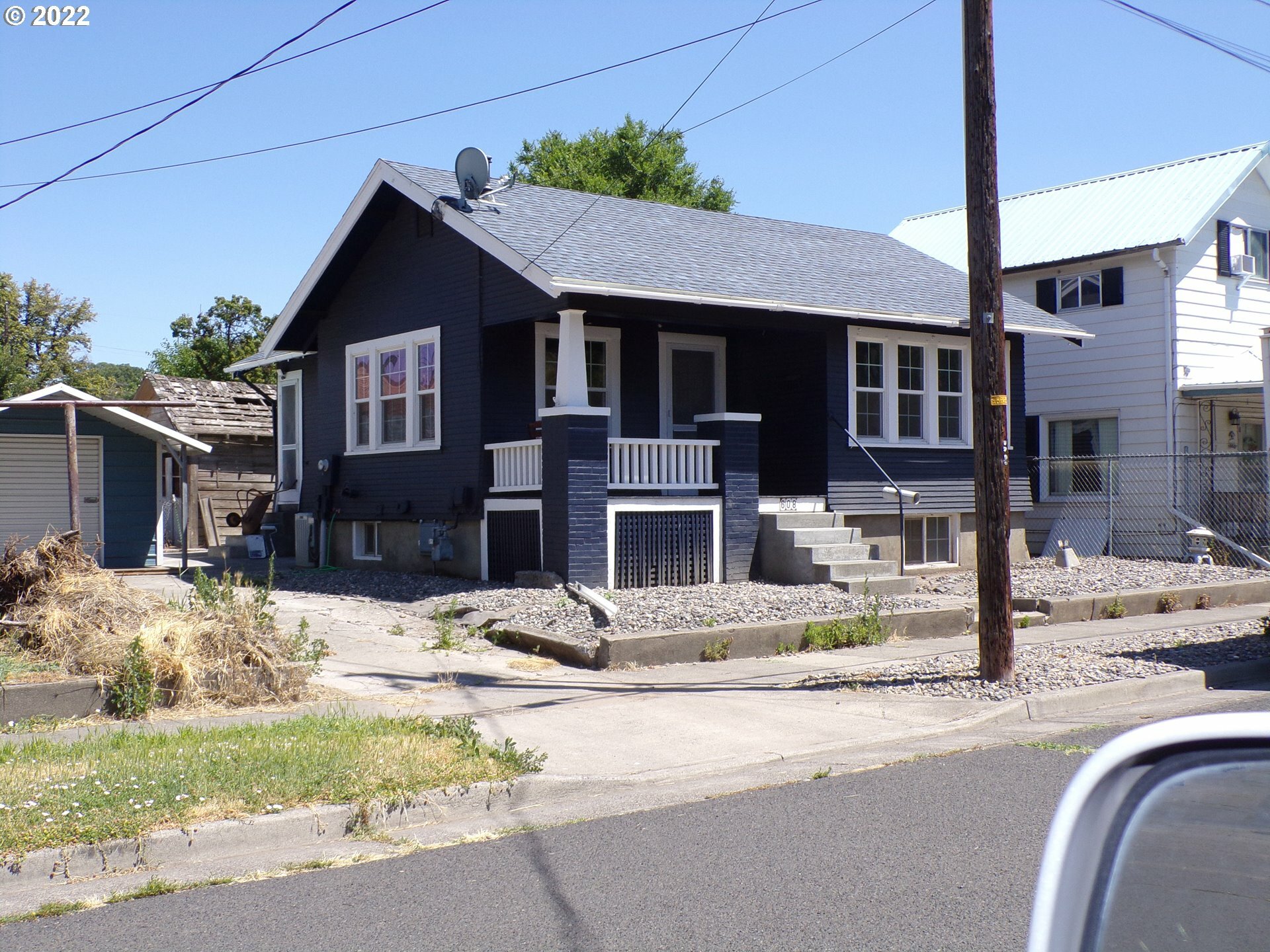 Property Photo:  608 SW 6th St  OR 97801 