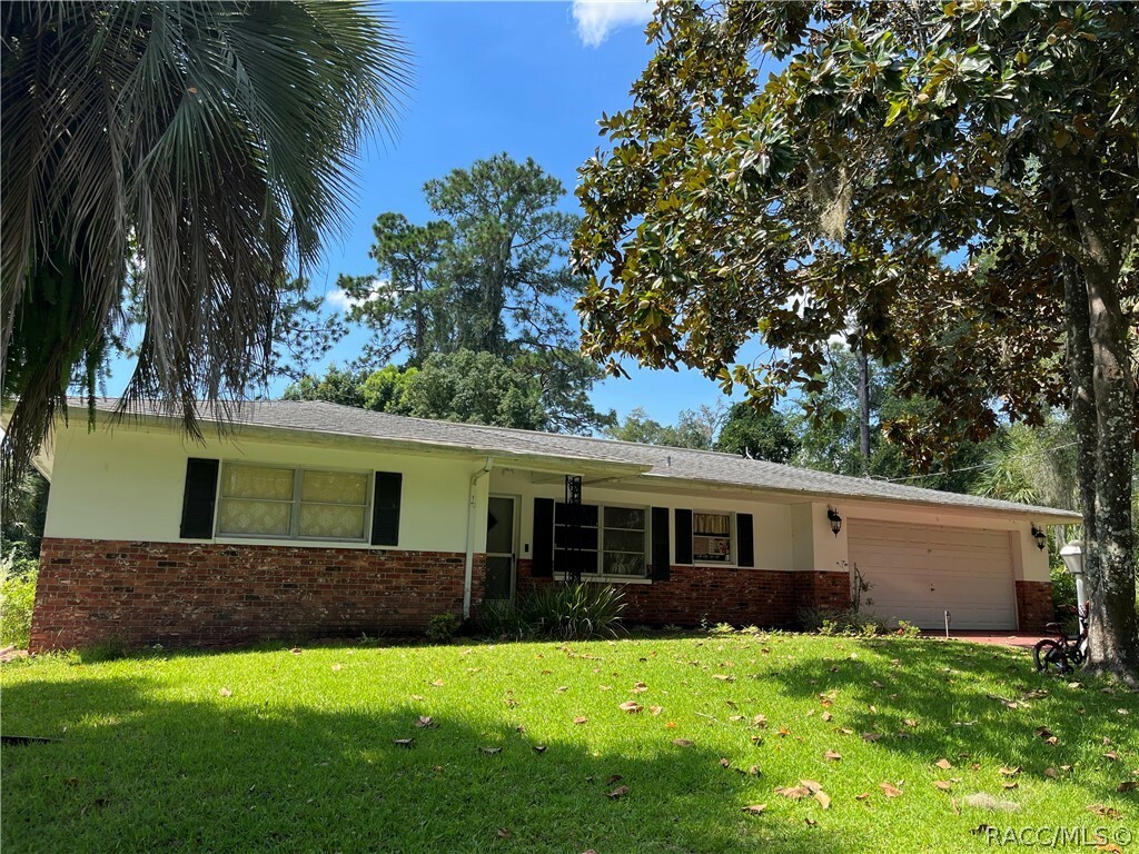 Property Photo:  6006 E Seneca Street  FL 34452 