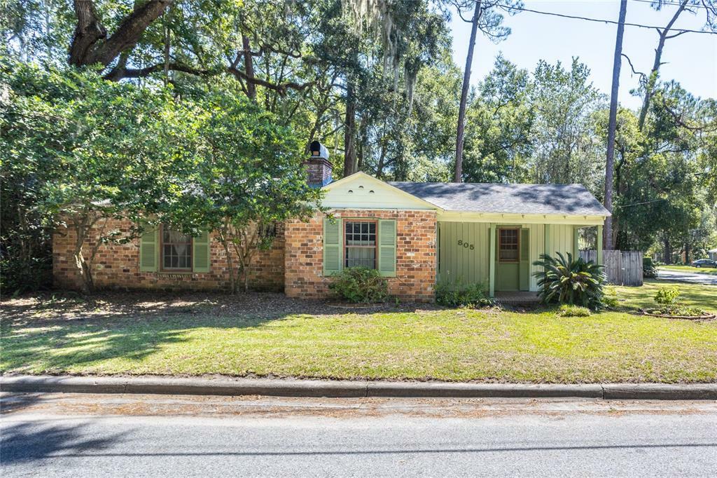 Property Photo:  805 NE 7th Street  FL 32601 