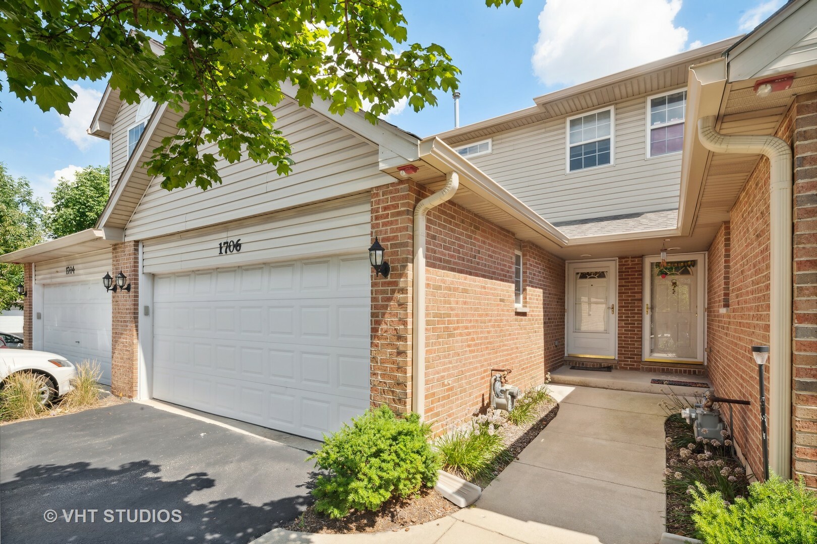 Property Photo: 1706 Windward Avenue IL 60563