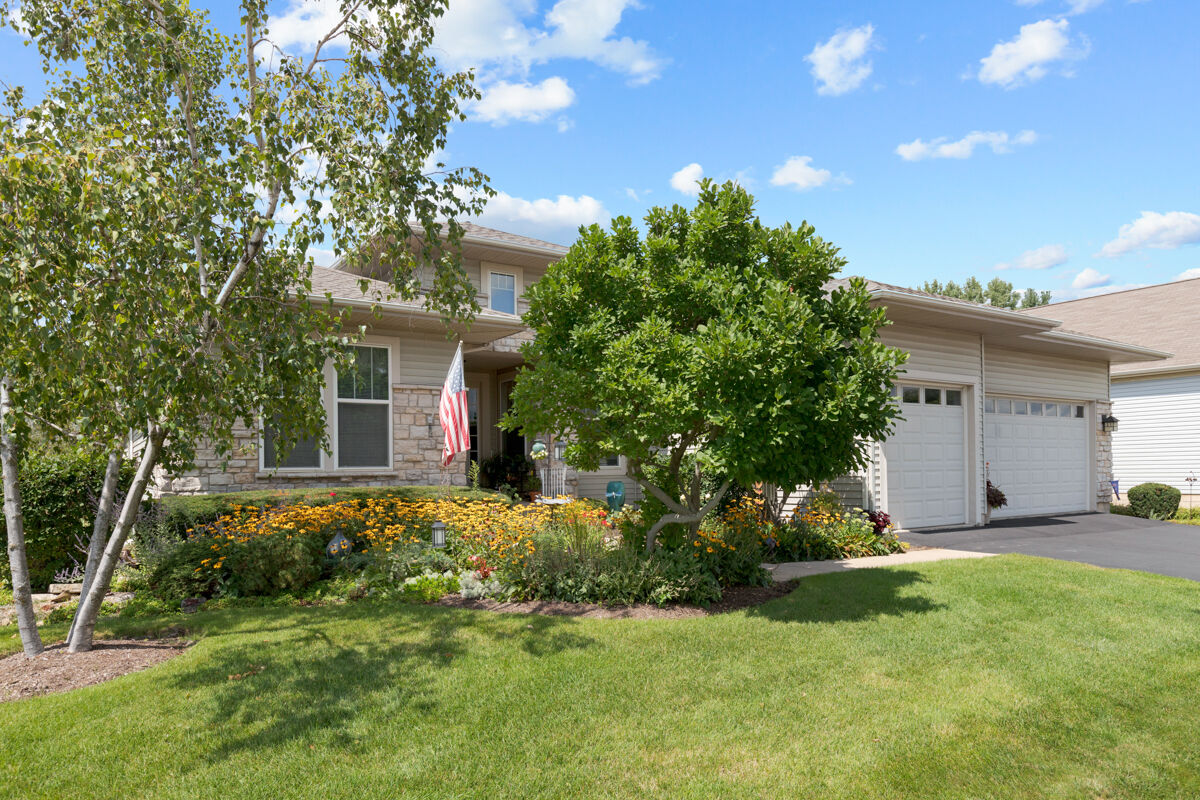 Property Photo:  13011 Applewood Drive  IL 60142 