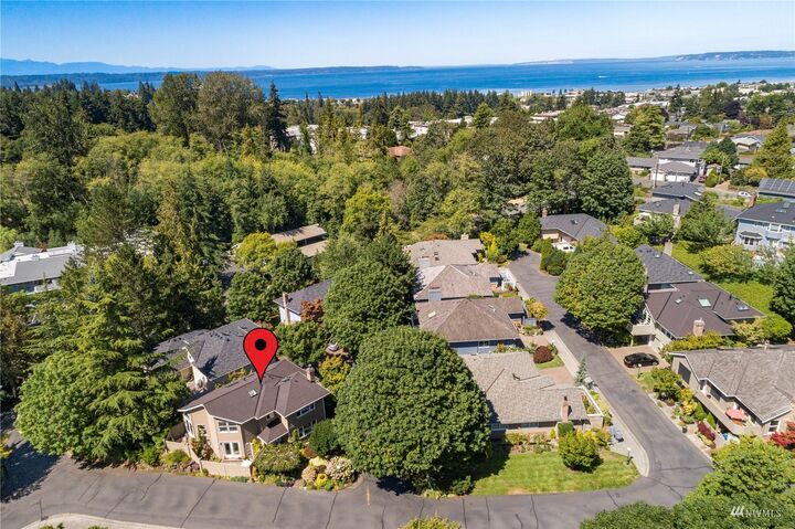 Property Photo: 601 Elm Place WA 98020